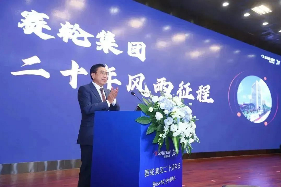 　袁仲雪同時，袁仲雪講述了每一個關(guān)鍵詞背后沉甸甸的故事。他強調(diào)，企業(yè)發(fā)展必須要緊跟時代步伐，融入國家戰(zhàn)略大局。未來，賽輪將加快實施創(chuàng)新驅(qū)動發(fā)展戰(zhàn)略，加強關(guān)鍵技術(shù)自主研發(fā)能力，加快實現(xiàn)高水平科技自立自強。