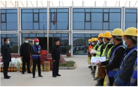 區(qū)長帶隊，慰問在建輪胎項目部