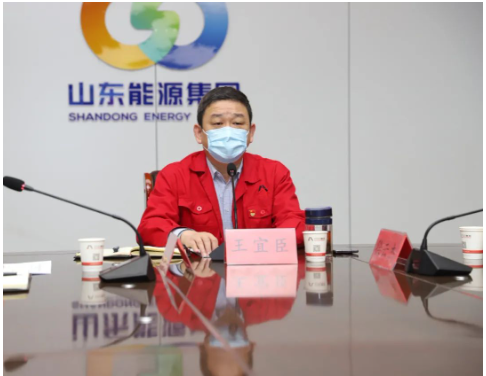 會(huì)議首先傳達(dá)了集團(tuán)公司兩次疫情防控會(huì)議精神和疫情防控明白紙，并就優(yōu)化和調(diào)整防控措施進(jìn)行了全面部署。
