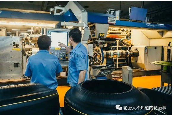 近日，廣東省商務(wù)廳公布《2022年廣東省數(shù)字貿(mào)易龍頭企業(yè)名單》，萬力輪胎成為上榜研發(fā)設(shè)計(jì)類的30家企業(yè)之一，其在數(shù)字經(jīng)濟(jì)上取得的成績(jī)獲得充分肯定和認(rèn)可。