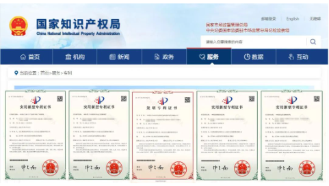 萬達(dá)寶通輪胎公司持續(xù)推進(jìn)產(chǎn)學(xué)研用聯(lián)合創(chuàng)新，累計完成半鋼新產(chǎn)品開發(fā)125個規(guī)格;全鋼7個規(guī)格實現(xiàn)量產(chǎn);工程胎5個新產(chǎn)品均已進(jìn)行批量試制生產(chǎn)。2022年共計申報專利29項，其中發(fā)明專利2項，實用新型專利27項，截止目前已下證專利15項，已受理13項。