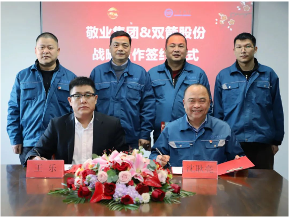 雙方均表示，此次簽約，有利于加強(qiáng)雙方合作運(yùn)行機(jī)制，實(shí)現(xiàn)優(yōu)勢(shì)互補(bǔ)，加快技術(shù)進(jìn)步和產(chǎn)品研發(fā)升級(jí)。隨后，雙方還就輸送帶在使用過(guò)程中遇到的問(wèn)題進(jìn)行了深入的交流與探討。