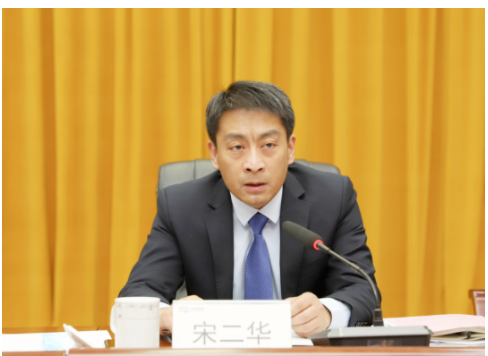 橡膠公司董事長、總經(jīng)理宋二華在會上指出，2022年，大事、難事、棘手事接踵而至，工作節(jié)奏快、頭緒多，公司總體工作穩(wěn)中有進、趨勢向好。