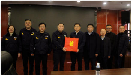 　王耀對(duì)倪衛(wèi)春一行的到來表示熱烈歡迎，他表示，黑貓集團(tuán)將繼續(xù)全力以赴鼓足干勁、振奮精神，推動(dòng)各項(xiàng)目標(biāo)任務(wù)圓滿完成。