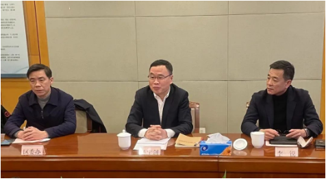 　陳宇劍書記歡迎朱戟執(zhí)行副總裁等一行到訪閔行區(qū)委、區(qū)政府，并感謝卡博特在閔行深耕多年，為當(dāng)?shù)氐陌l(fā)展作出了重要的貢獻(xiàn)。卡博特上海工廠也是中國改革開放后首家落戶上海吳涇的外資化工生產(chǎn)企業(yè)，成立于1988年，與華誼集團(tuán)共同投資3000萬美元建成，當(dāng)年被列為“上海市十大外商投資項目”，具有非常重要的歷史意義。閔行區(qū)致力于創(chuàng)造一流的營商環(huán)境，并將堅定不移地為卡博特這樣的優(yōu)秀企業(yè)做好服務(wù)，急企業(yè)之所急，支持企業(yè)持續(xù)實現(xiàn)高質(zhì)量的發(fā)展，并祝愿卡博特未來的發(fā)展越來越好，不斷勇創(chuàng)歷史新高。