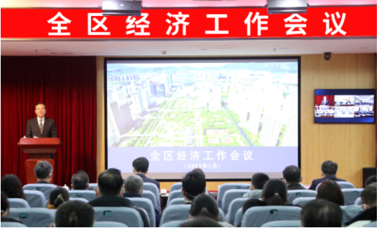1月29日，在“臨港區(qū)2022年度總結(jié)表彰暨2023年工作動員大會”上，三角輪胎威海華茂橡膠科學(xué)技術(shù)分公司獲授“納稅明星獎”，三角輪胎股份有限公司獲2022年度“對外開放突出貢獻(xiàn)企業(yè)”表彰。