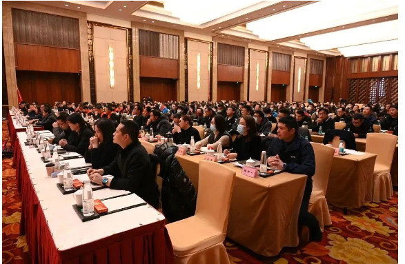 董事長出席，通用股份動員表彰大會圓滿召開！