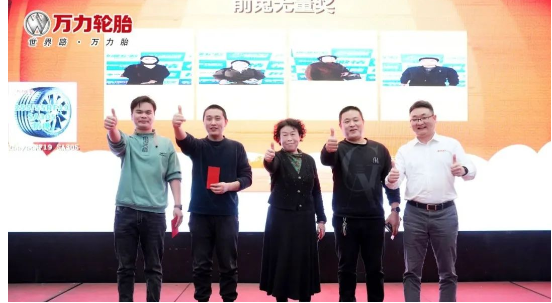 在隨后的訂貨環(huán)節(jié)，客戶們認(rèn)真聽取促銷政策后積極下單。經(jīng)統(tǒng)計，本次會議訂單銷售量近2萬條，超出會前預(yù)期，實現(xiàn)萬力輪胎山東區(qū)域開門紅，為2023年的高質(zhì)量發(fā)展打下堅實基礎(chǔ)。