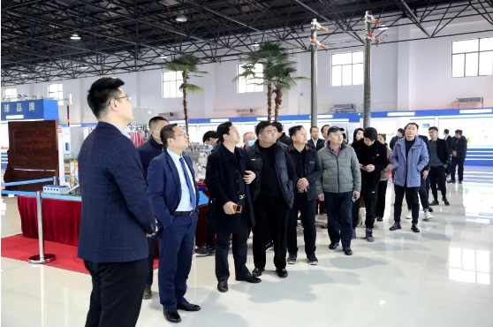 隨后，各位經銷商朋友暢所欲言、坦誠溝通，現(xiàn)場氣氛熱烈。