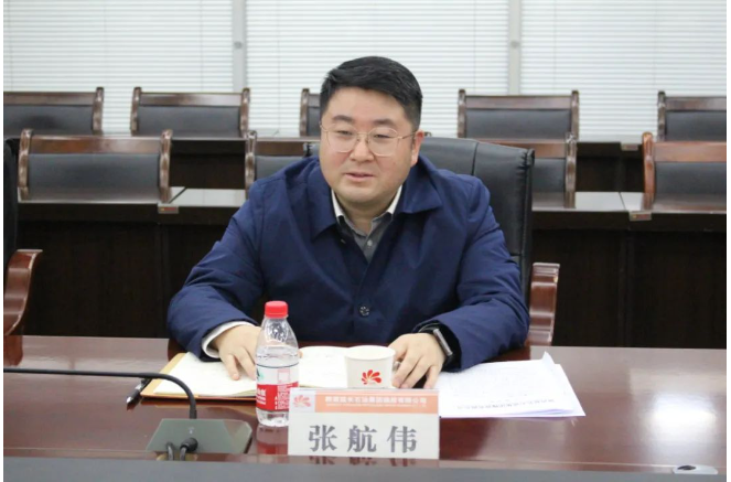孫敬虎詳細了解了公司2022年的進出口情況，全面講解了商務(wù)廳關(guān)于外貿(mào)促開放、穩(wěn)增長的各項優(yōu)惠政策，聽取了公司2023年穩(wěn)增長目標及舉措。