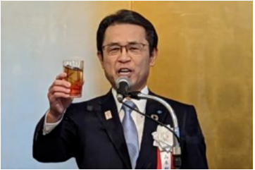 橫濱橡膠社長山石昌孝稱，公司今年要穩(wěn)步推進中期經(jīng)營計劃。他預(yù)測，市場價格競爭會加劇，需提升高附加值產(chǎn)品銷售比例來盈利。