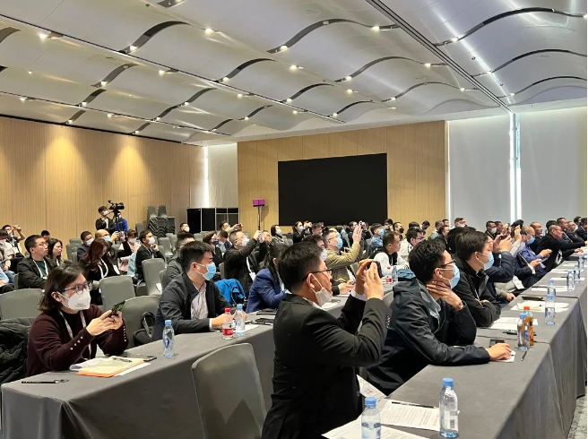 陳平認(rèn)為，2023年曙光已現(xiàn)，呼吁輪胎行業(yè)以2023年為起點(diǎn)，團(tuán)結(jié)一心、減少內(nèi)卷，以更好的姿態(tài)進(jìn)入全球市場(chǎng)。