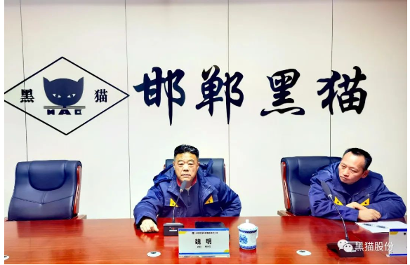 魏明深入一線現(xiàn)場查看生產(chǎn)運行、設(shè)備管理、油耗、工藝、質(zhì)量指標(biāo)等情況。
