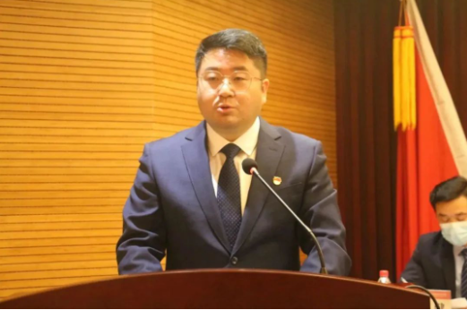 會上，公司總經(jīng)理、黨委副書記張航偉作題為《解放思想，改革創(chuàng)新，再接再厲，打造國內(nèi)一流特色突出的全產(chǎn)業(yè)鏈橡膠公司》的工作報告，全面回顧總結(jié)2022年工作，分析研判當(dāng)前形勢，謀劃部署2023年工作任務(wù)。
