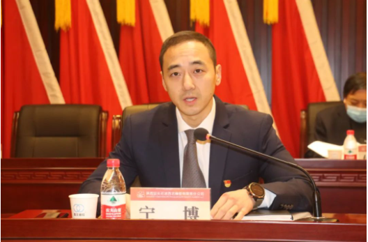 公司副總經(jīng)理寧博主持下午會議，并組織簽訂2023年度經(jīng)濟目標(biāo)責(zé)任書。
