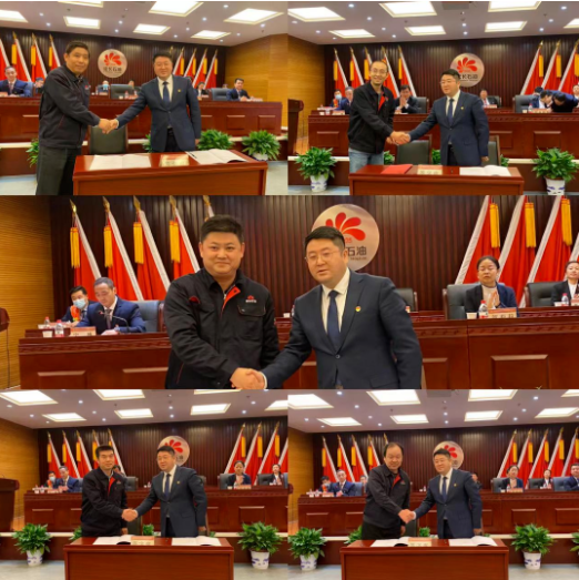 公司總經(jīng)理、黨委副書記張航偉與延長橡膠公司、延長橡膠(泰國)公司、橡膠制品分公司、膠布制品分公司、石油橡塑制品分公司簽訂經(jīng)濟目標(biāo)責(zé)任書。