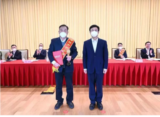 豪邁集團(tuán)董事長張恭運(yùn)獲“濰坊市杰出企業(yè)家”稱號