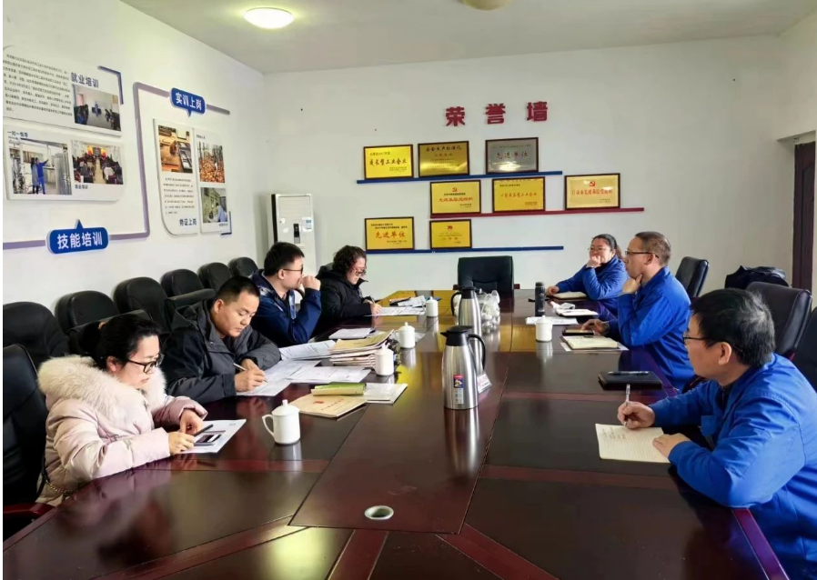 延長(zhǎng)石油西北橡膠派員組成供應(yīng)商質(zhì)量審核小組對(duì)其主要供應(yīng)商自貢市中皓化工有限公司進(jìn)行了現(xiàn)場(chǎng)二方審核。