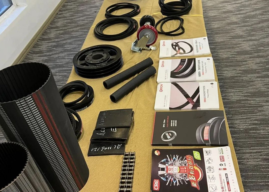 推廣會現(xiàn)場，鳳凰智造研究院詳細介紹了三力士高性能帶產品，為大家提供了更好的了解和認識。同時，BMG應用工程師樊強介紹了工業(yè)品產品，讓大家對皮帶之外的其他工業(yè)品更加滲透。