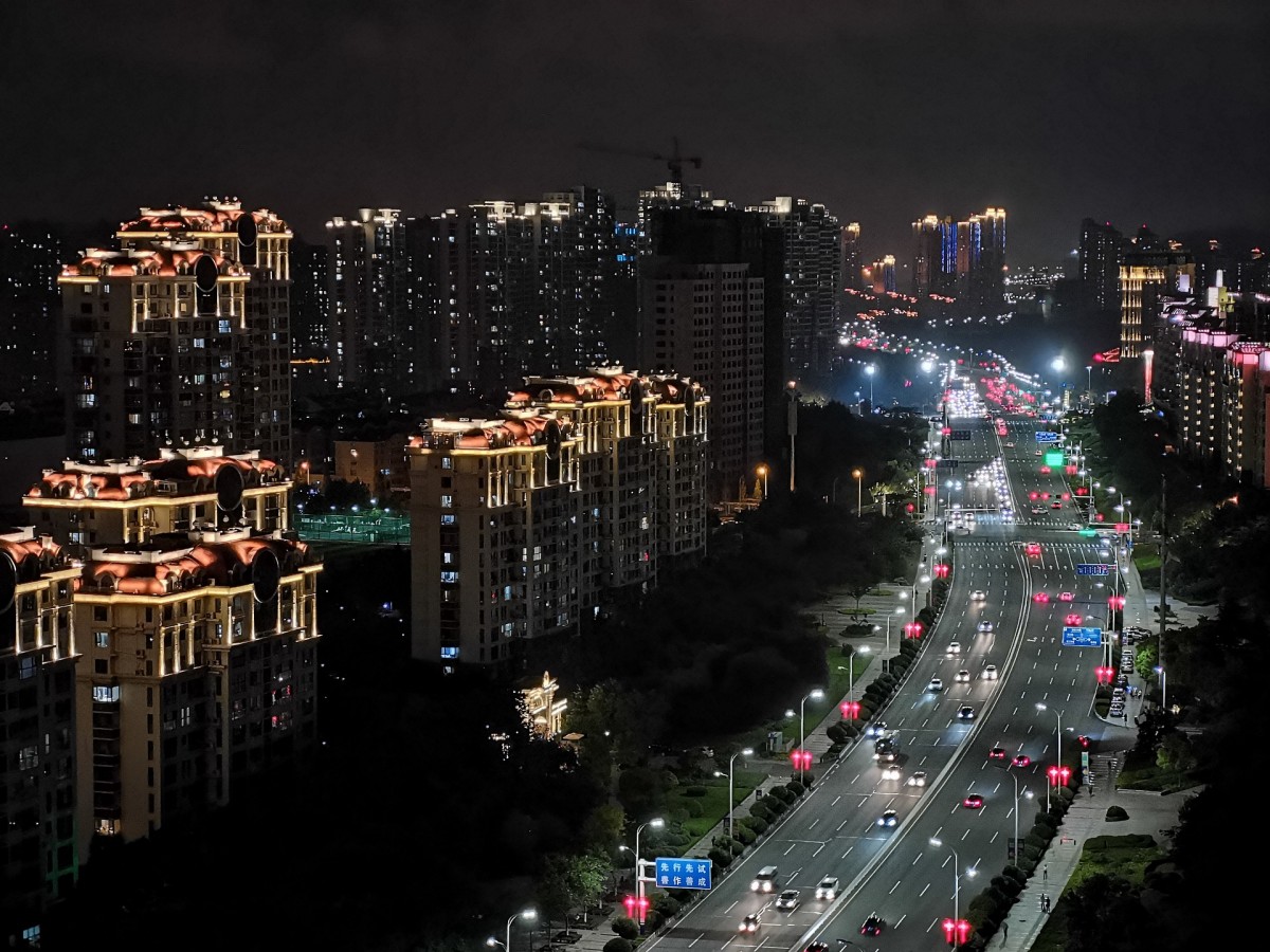 據(jù)中國汽車工業(yè)協(xié)會(huì)發(fā)布的數(shù)據(jù)，2023年1月份汽車產(chǎn)銷分別完成159.4萬輛和164.9萬輛，環(huán)比分別下降33.1%和35.5%，同比分別下降34.3%和35%。
