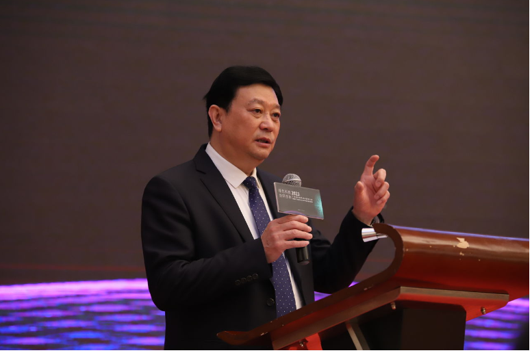 中國(guó)涂料工業(yè)協(xié)會(huì)會(huì)長(zhǎng)劉普軍在致辭中表示，此次開(kāi)創(chuàng)性地以地方涂協(xié)召開(kāi)科學(xué)技術(shù)創(chuàng)新大會(huì)，對(duì)于建立廣東涂料多方協(xié)作創(chuàng)新體系，對(duì)于推動(dòng)廣東涂料工業(yè)綠色高質(zhì)量發(fā)展將發(fā)揮重要的作用，此舉在全國(guó)涂料行業(yè)樹(shù)立了典范，值得肯定!