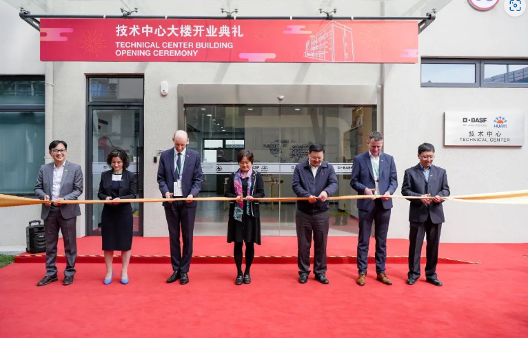 對(duì)于巴斯夫涂料來說，巴斯夫上海涂料閔行基地一直具有重要的戰(zhàn)略性意義。在這個(gè)快速發(fā)展的汽車市場，全新技術(shù)中心大樓將賦予該公司更強(qiáng)的技術(shù)能力和創(chuàng)新優(yōu)勢(shì)，幫助汽車客戶在競爭中保持領(lǐng)先。