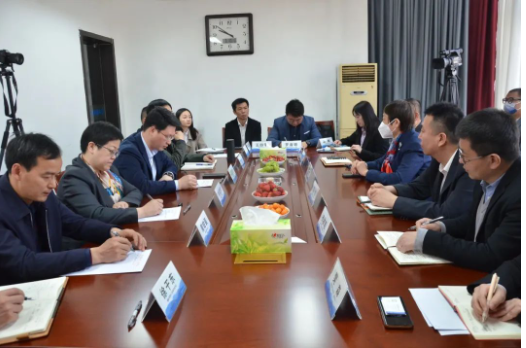 中國(guó)涂料工業(yè)協(xié)會(huì)與江西省瑞昌市委市政府在北京召開了一次座談會(huì)，就涂料行業(yè)的高質(zhì)量發(fā)展和未來(lái)的合作事宜進(jìn)行了交流。