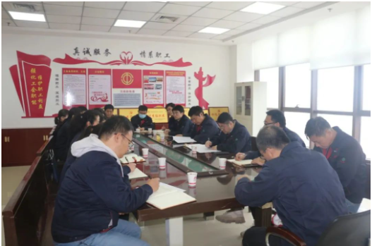  陜西延長石油西北橡膠有限責任公司總經(jīng)理張航偉到恒準公司調(diào)研指導工作，實地察看實驗室環(huán)境設(shè)施，了解人員結(jié)構(gòu)、工作業(yè)務(wù)、檢測能力等，協(xié)調(diào)解決相關(guān)問題。