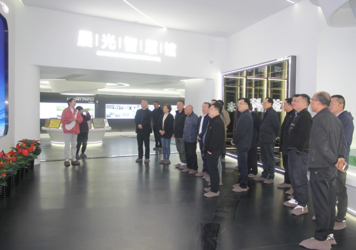 會議上，涂料行業(yè)協(xié)會秘書長丁智向與會代表匯報了2022年協(xié)會工作總結(jié)和2023年工作計劃，并提出了具體措施。該工作報告隨后經(jīng)經(jīng)理事會討論一致通過。大會還聽取了輪值會長安敏琦所做的《2022年協(xié)會財務報告》，并獲得審議通過。大會宣布關(guān)于協(xié)會人事調(diào)整提交江蘇省涂料行業(yè)協(xié)會第四屆理事會，提交大會審議并獲得通過。