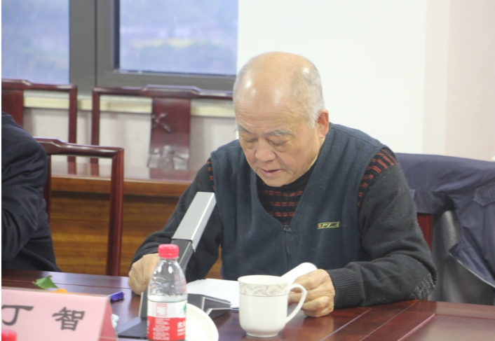 江蘇省涂料行業(yè)協(xié)會第四屆第一次常務理事會暨會長工作會在江蘇晨光涂料有限公司五樓會議室召開。會議由協(xié)會秘書長丁智主持，協(xié)會會長、副會長、秘書長17人出席了本次會議。參加本次會議的嘉賓有多位企業(yè)董事長、總經(jīng)理等人。