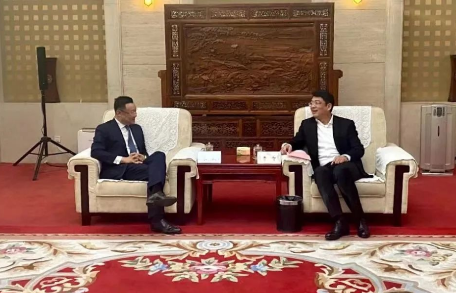 卡博特公司全球執(zhí)行副總裁、高性能材料業(yè)務(wù)全球總裁、亞太區(qū)總裁朱戟等一行專程拜會(huì)了邳州市市委書記曹智等有關(guān)領(lǐng)導(dǎo)，雙方就加強(qiáng)卡博特在邳州市的發(fā)展等情況作了充分的交流。