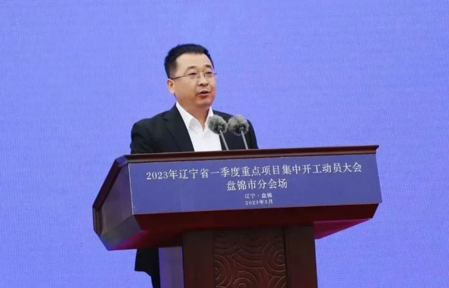 盤錦伊科思總經(jīng)理李云濤作為企業(yè)家代表致辭，對碳五低碳綜合利用綠色新材料項目的開工表示了感謝和祝福。這標志著盤錦伊科思公司的碳五低碳綜合利用綠色新材料項目正式進入實質性建設階段。這個項目的成功實施，將為中國的輪胎產(chǎn)業(yè)和綠色制造做出積極貢獻。