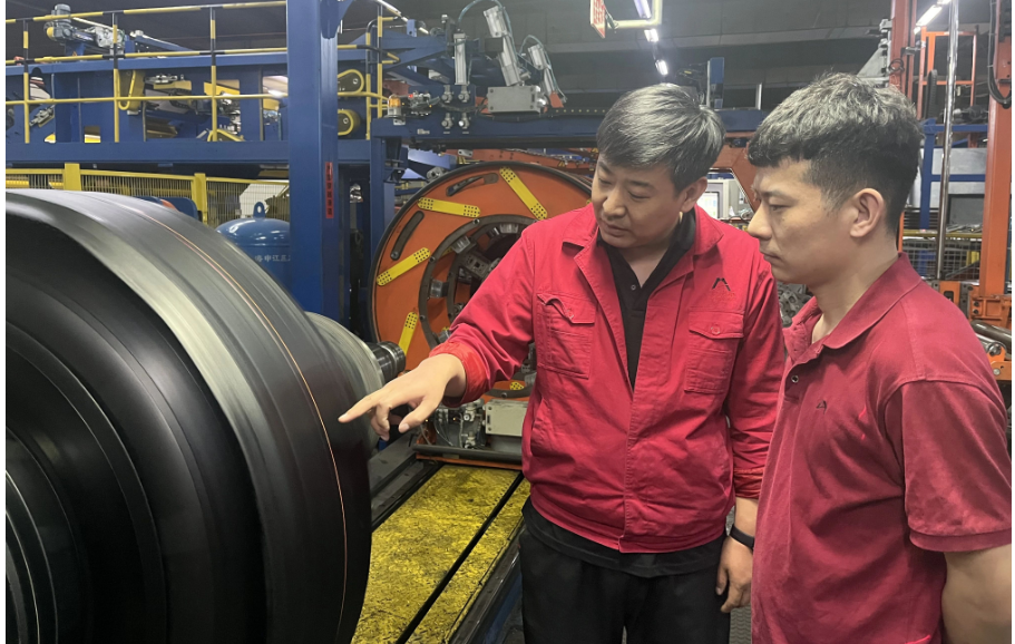 成型車間堅持周度質(zhì)量分析制度，建立成型車間質(zhì)量數(shù)據(jù)庫，在2022年質(zhì)量數(shù)據(jù)分析基礎上進行更細化更深入的分析，準確找到問題所在并及時對策解決，確保完成各項質(zhì)量指標。