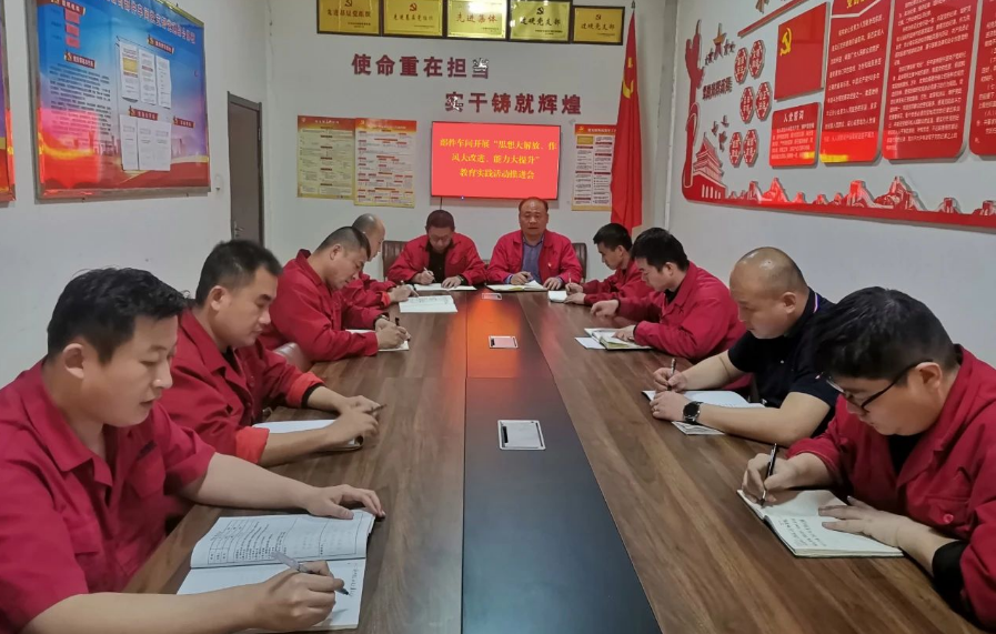 該車間采用車間管理人員“自己找、員工提”等方式，組織員工座談交流，傾聽一線員工對車間班子管理上的意見建議，并形成清單，針對提出的問題做到立行立改。