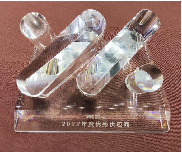 倍耐力在2023年智己汽車合作伙伴大會上獲得了"2022年度優(yōu)秀供應(yīng)商"的稱號，這代表智己汽車對倍耐力自合作以來所提供的高質(zhì)量、高標(biāo)準(zhǔn)服務(wù)的認(rèn)可。