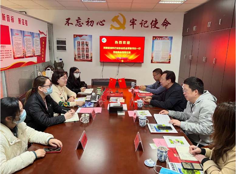 蘇全軍秘書長一行先后參觀了寧波涂協(xié)的協(xié)會文化墻、服務平臺宣傳欄、組織架構、秘書處工作動態(tài)等，通過實地查看詳細了解協(xié)會內(nèi)部管理、辦公秩序、惠企服務、黨建工作等情況。