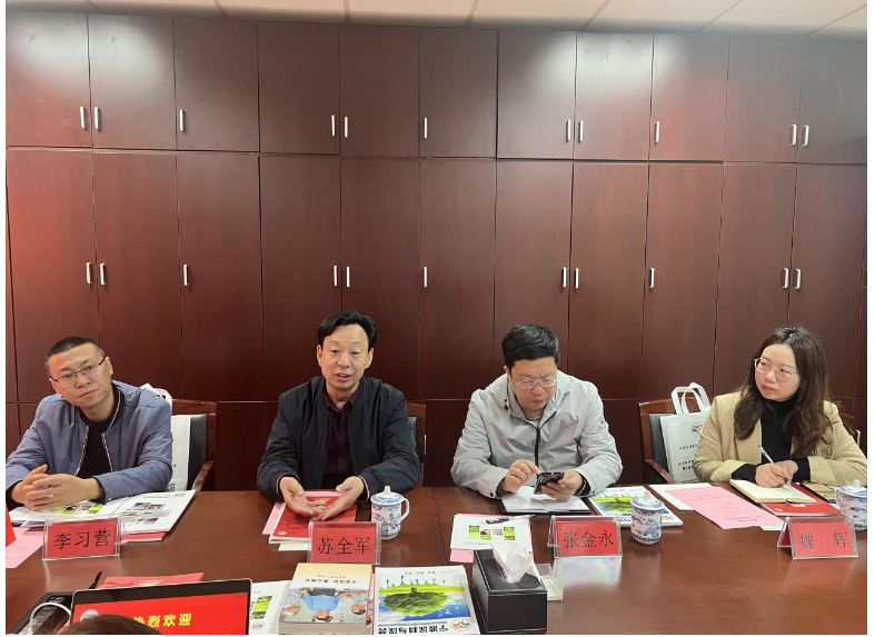 河南涂協(xié)蘇全軍秘書長首先對吳曉明秘書長將自身從事協(xié)會多年的工作經(jīng)驗傾囊相授表示感謝，尤其是對平臺賦能企業(yè)發(fā)展、精準服務企業(yè)、內(nèi)部精細化管理、黨建工作等方面作了重點介紹深有感受，寧波涂協(xié)務實接地氣，在服務上真正設身處地的為會員企業(yè)著想!寧波涂協(xié)的這些工作成績和經(jīng)驗得到河南涂協(xié)一行一致認同。