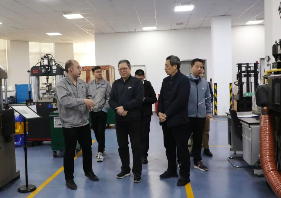 寧波市科協(xié)原主席陳文輝、副主席施英等一行日前到訪建新趙氏科技有限公司進(jìn)行指導(dǎo)。