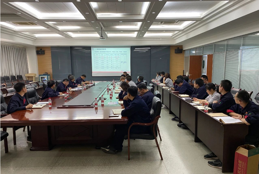 陜西延長石油西北橡膠有限公司成立科技委員會。該委員會將負責重大科技事項的調(diào)研、立項、評審、論證、獎懲和決定等事項。4月11日，該公司召開了第一次科委會會議，全體科委會成員參加會議。