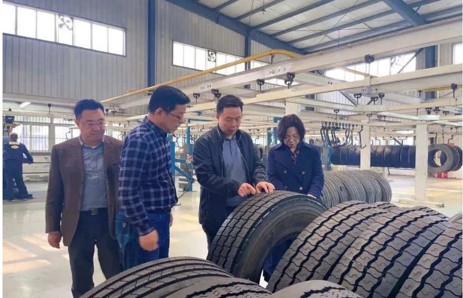 中國輪胎循環(huán)利用協會李衛(wèi)東會長蒞臨華中強化輪胎公司