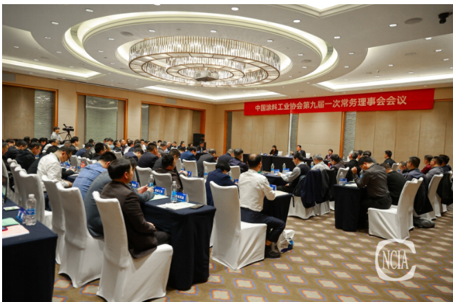 劉普軍會(huì)長(zhǎng)指出，中國(guó)涂料工業(yè)協(xié)會(huì)常務(wù)理事會(huì)應(yīng)具有榮譽(yù)感、責(zé)任感和自豪感，并強(qiáng)調(diào)，常務(wù)理事單位要帶頭執(zhí)行協(xié)會(huì)章程，帶頭執(zhí)行行規(guī)行約，要做企業(yè)發(fā)展的示范者，做行業(yè)發(fā)展的引領(lǐng)者，要維護(hù)行業(yè)整體利益，樹立行業(yè)良好形象。