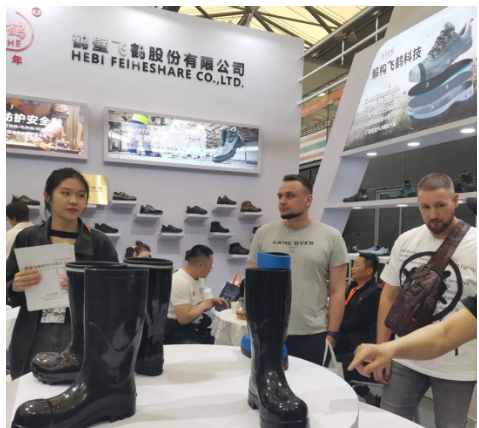 鶴壁飛鶴公司展現(xiàn)實(shí)力，多款新品吸引勞保會(huì)客戶關(guān)注！