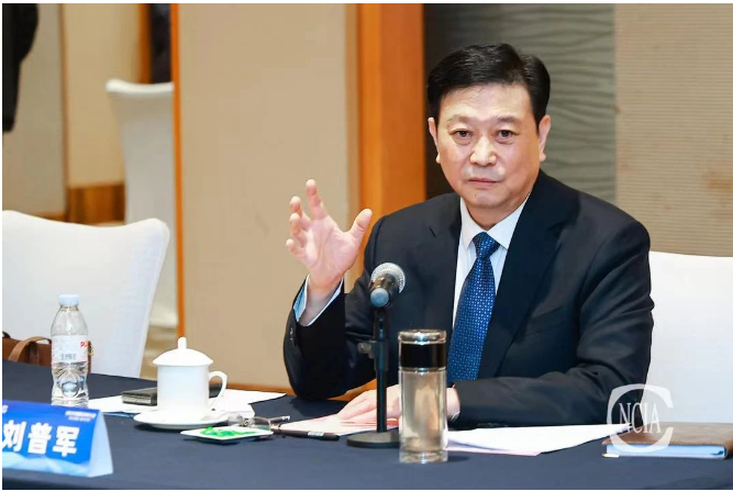 劉普軍會長主持會議并講話。劉普軍會長在講話中首先代表中國涂料工業(yè)協(xié)會和大會組委會，對各位政府領(lǐng)導(dǎo)和企業(yè)家們的到來表示熱烈歡迎。并表示本次大會是中國涂料工業(yè)協(xié)會新一屆領(lǐng)導(dǎo)集體當(dāng)選后的第一次國際性大會，意義重大。劉普軍會長表示，新一屆領(lǐng)導(dǎo)集體將堅持正確的政治方向，引領(lǐng)中國涂料行業(yè)，時刻聚焦涂料屆的時與勢、危與機(jī)，帶領(lǐng)涂料行業(yè)沿著正確的政治方向前進(jìn)。