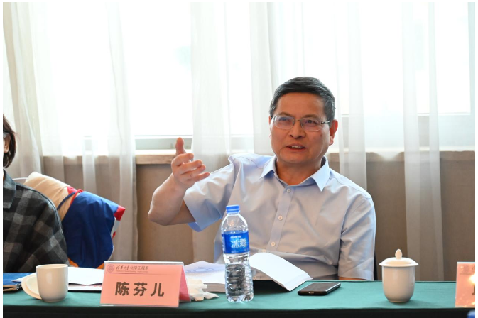 項目鑒定委員會主任為中國工程院院士、復(fù)旦大學(xué)教授陳芬兒，副主任為中國工程院院士、華南理工大學(xué)校長張立群和中國橡膠工業(yè)協(xié)會橡膠助劑專業(yè)委員會名譽理事長、研究員許春華。經(jīng)過質(zhì)疑、答辯和認真討論，鑒定委員會認為該技術(shù)成果居國際領(lǐng)先水平。