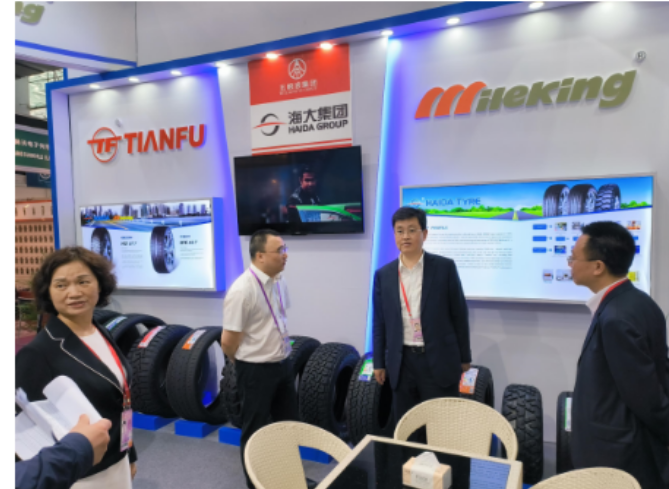 海大集團(tuán)作為PCR、TBR專業(yè)制造商，本屆展會上主要展示了公司主打品牌“HAIDA”、“TIANFU” 、"MILEKING"“COPARTNER”的不同系列產(chǎn)品，共20余款產(chǎn)品，覆蓋行業(yè)不同客戶的多種需求，充分展示了公司的技術(shù)實力。