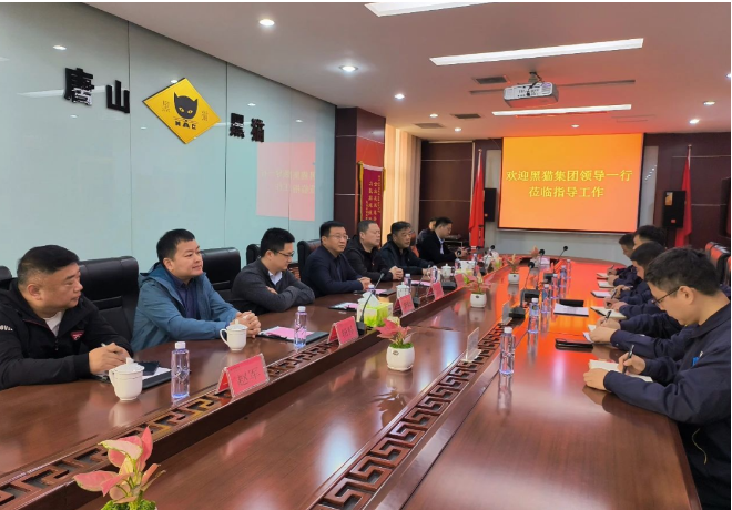 后，在座談會上，魏明表示，要在鞏固現(xiàn)有成績基礎上持續(xù)提升現(xiàn)場管理，積極與炭黑事業(yè)部及對口部門加強溝通對接，準確把握市場需求及經營決策，實現(xiàn)產銷平衡，加快完成現(xiàn)階段煤氣對接，徹底解決燃料問題，快速實現(xiàn)盈利。同時各車間要會算賬、算好賬，創(chuàng)造價值、干出效益。