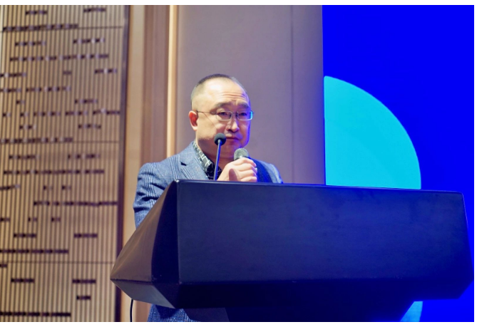 北京馬赫天誠科技有限公司董事長孫超波在致辭中表示，馬赫科技27年來堅持以客戶為中心，堅定地走發(fā)展專業(yè)化的道路。他表示，面對不確定的未來，所有的企業(yè)首先應該考慮如何活下去，當前唯有以客戶為中心，不斷進行技術創(chuàng)新，努力為客戶提供低成本的產品和優(yōu)質的服務，更好地為客戶提供價值，企業(yè)才能生存和發(fā)展。