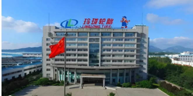根據(jù)客戶反饋，玲瓏輪胎井下礦用輪胎平均使用壽命400小時(shí)，對(duì)比A輪胎和B輪胎使用壽命分別增加200小時(shí)和150小時(shí)。未來(lái)，玲瓏輪胎表示將結(jié)合市場(chǎng)需求，不斷優(yōu)化產(chǎn)品性能，豐富產(chǎn)品體系，以節(jié)能、高效理念致力產(chǎn)品研發(fā)，為井下礦業(yè)的高質(zhì)量發(fā)展持續(xù)貢獻(xiàn)力