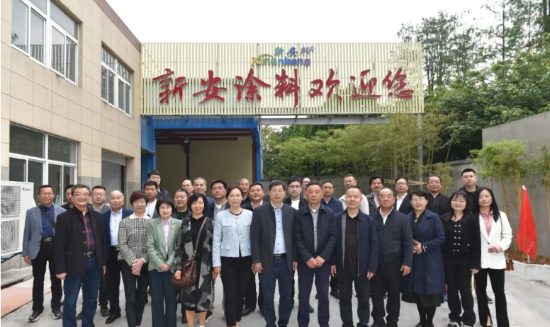 趙新建會長作會議總結(jié)發(fā)言，表示我省建筑涂料企業(yè)應(yīng)在提升品牌特色服務(wù)和立足本地上多下功夫，力爭企業(yè)長久發(fā)展，并就各位理事提出的意見和建議作了充分的解答和講解，會議取得圓滿成功。