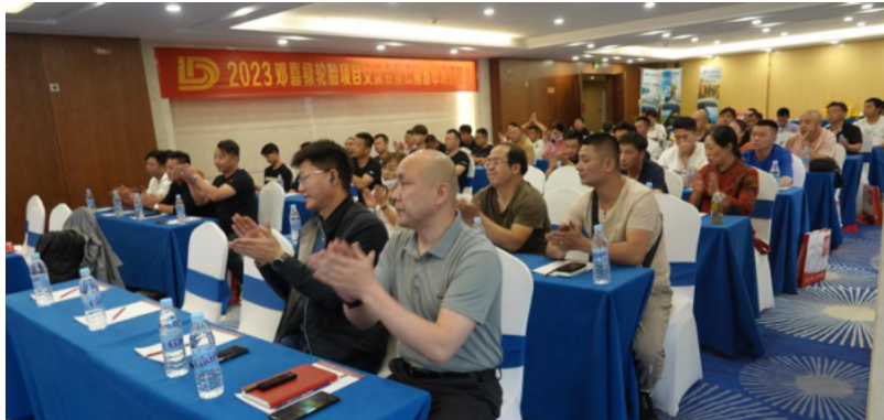 鄧喜祿COO張浩洋表示，當(dāng)前市場(chǎng)形勢(shì)下，消費(fèi)者更傾向于選擇運(yùn)營(yíng)維度大、經(jīng)營(yíng)項(xiàng)目一體化、一站式服務(wù)的商家。此外，易損汽配與輪胎一體化是趨勢(shì)，鄧喜祿輪胎項(xiàng)目能為易損件經(jīng)銷商帶來優(yōu)勢(shì)，選擇鄧喜祿將是最正確的選擇。鄧喜祿輪胎以三個(gè)關(guān)鍵詞——安全、節(jié)能、環(huán)保來提高輪胎質(zhì)量，并將全面進(jìn)入云南市場(chǎng)。